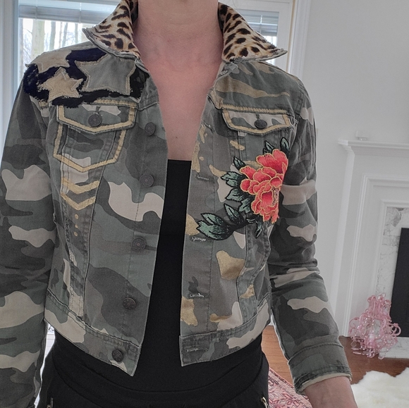 Camouflage, Hand-sewn lace metallic paint, leopard print cropped jean jacket. - Picture 6 of 9